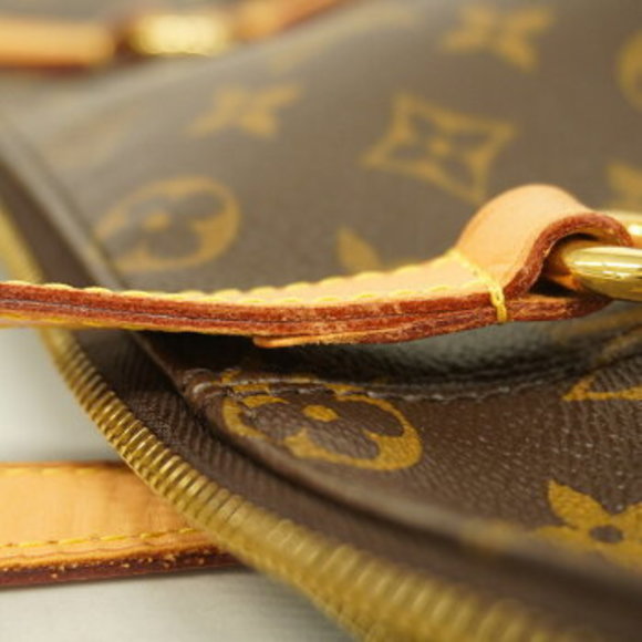 Louis Vuitton Monogram Totally MM Tote Bag - Picture 6 of 9
